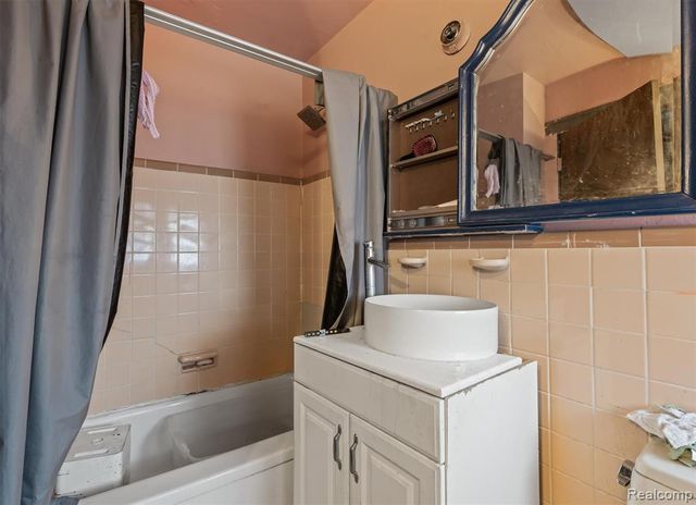 13419 Fenkell Street, Detroit, MI 48227