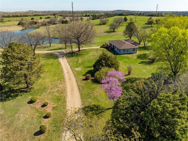1628 E 400th Road, Lawrence, KS 66049