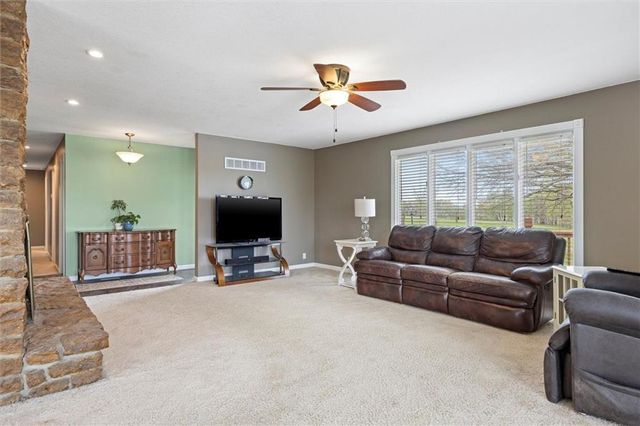 1628 E 400th Road, Lawrence, KS 66049