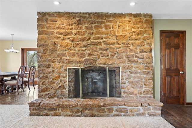 1628 E 400th Road, Lawrence, KS 66049