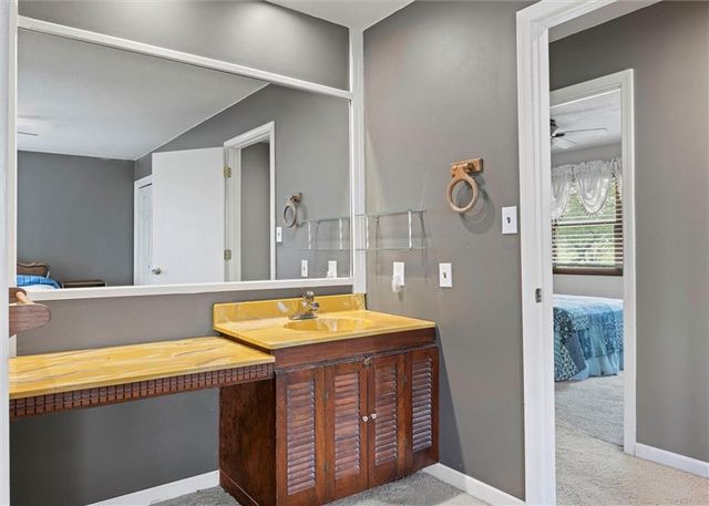 1628 E 400th Road, Lawrence, KS 66049