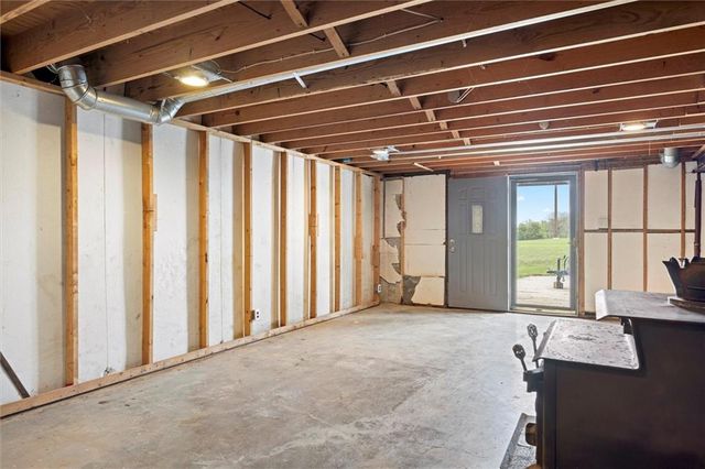 1628 E 400th Road, Lawrence, KS 66049