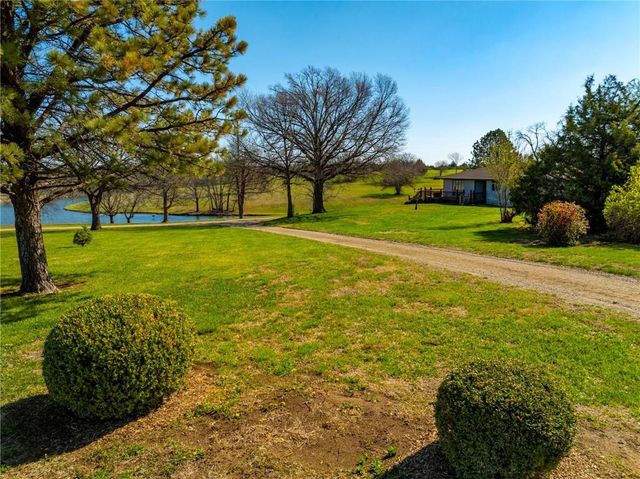 1628 E 400th Road, Lawrence, KS 66049