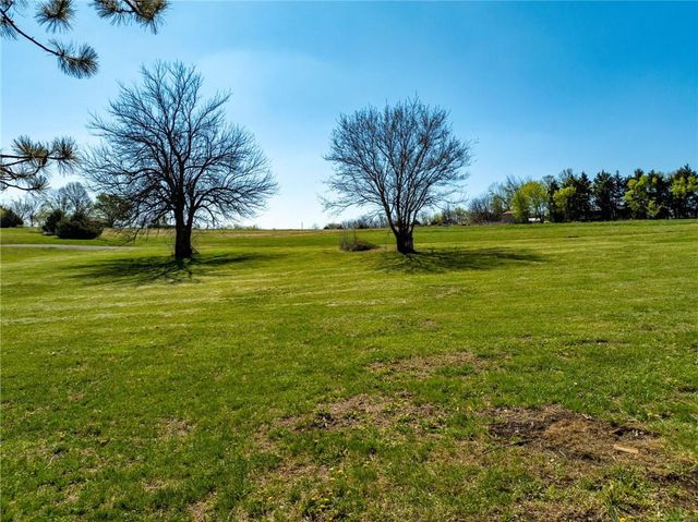 1628 E 400th Road, Lawrence, KS 66049
