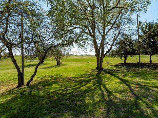 1628 E 400th Road, Lawrence, KS 66049