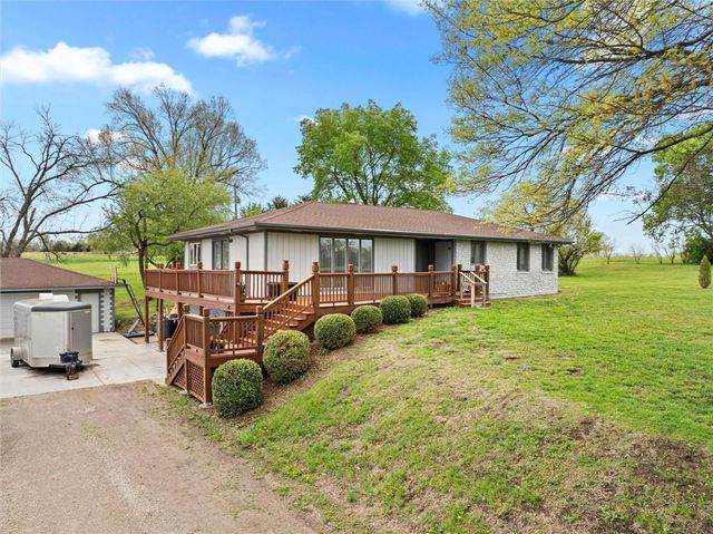 1628 E 400th Road, Lawrence, KS 66049