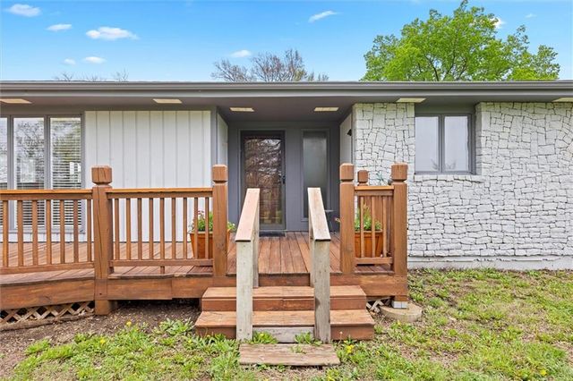 1628 E 400th Road, Lawrence, KS 66049