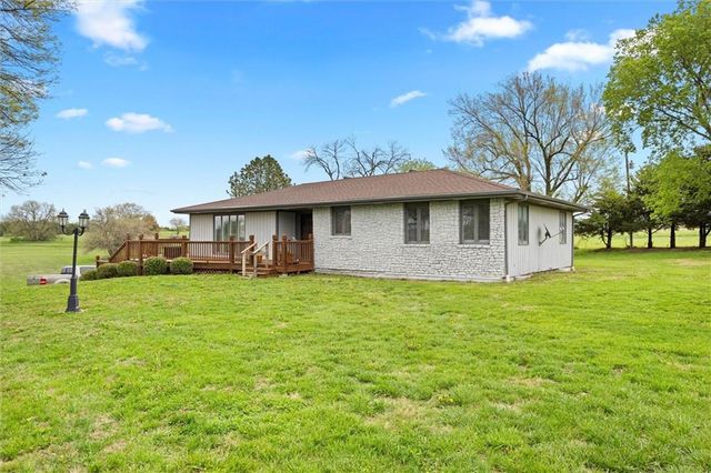 1628 E 400th Road, Lawrence, KS 66049