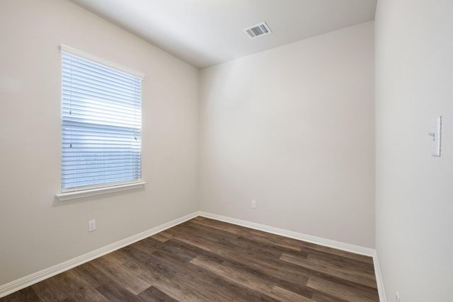 4614 Esper LN 339, Austin, TX 78725