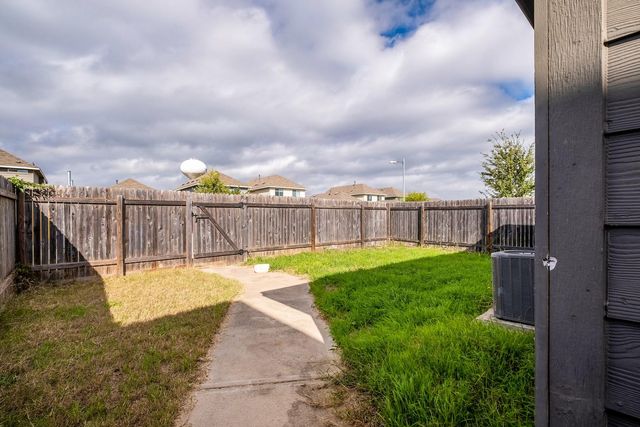 4614 Esper LN 339, Austin, TX 78725