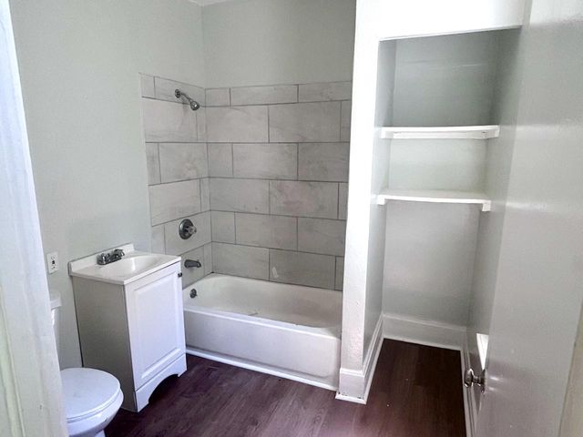 2843 N 10th STREET, Milwaukee, WI 53206