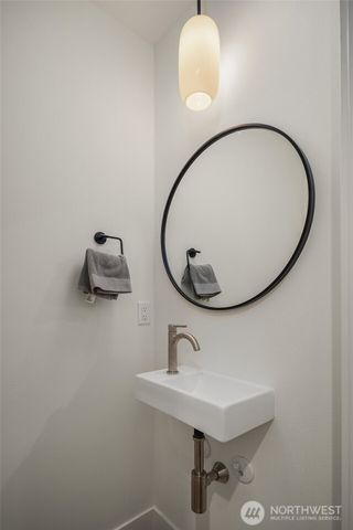 1810 E Mercer Street, Seattle, WA 98112