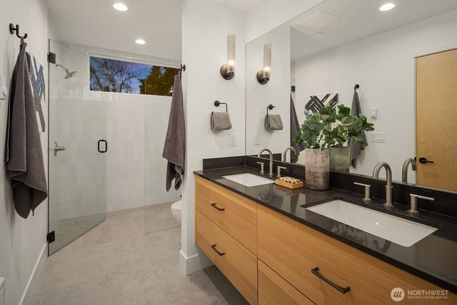 1810 E Mercer Street, Seattle, WA 98112