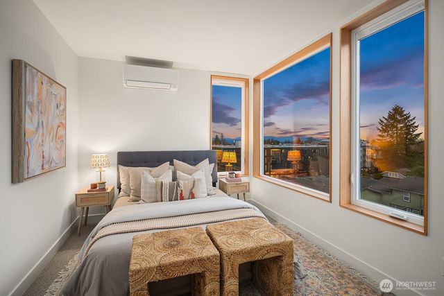 1810 E Mercer Street, Seattle, WA 98112