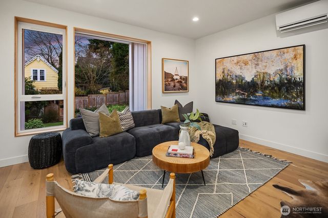 1810 E Mercer Street, Seattle, WA 98112