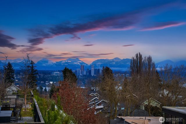 1810 E Mercer Street, Seattle, WA 98112