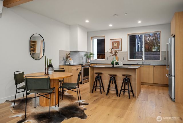 1810 E Mercer Street, Seattle, WA 98112