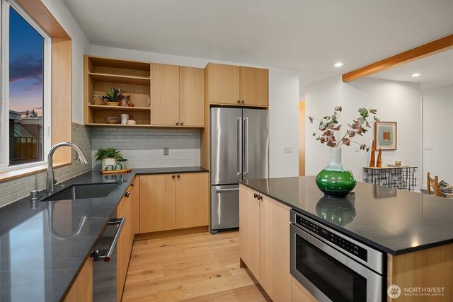 1810 E Mercer Street, Seattle, WA 98112