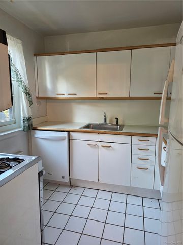 152-34 Jewel Avenue B, Kew Garden Hills, NY 11367