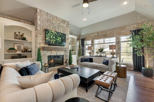 N39W23612 Grey Fox COURT, Pewaukee, WI 53072