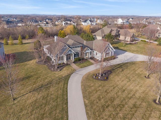 N39W23612 Grey Fox COURT, Pewaukee, WI 53072