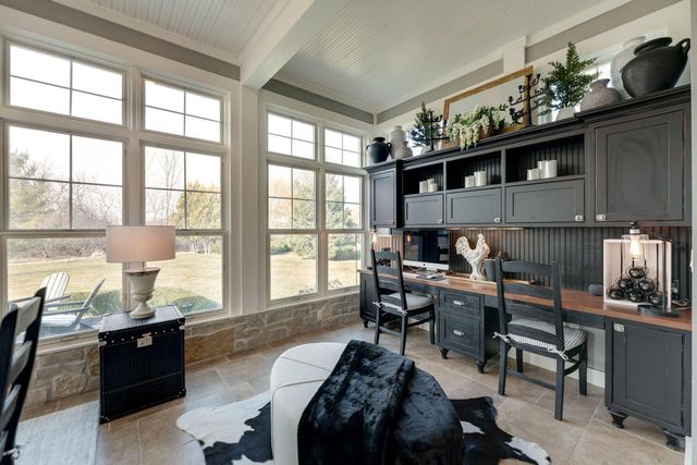 N39W23612 Grey Fox COURT, Pewaukee, WI 53072