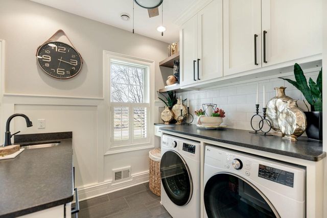 N39W23612 Grey Fox COURT, Pewaukee, WI 53072