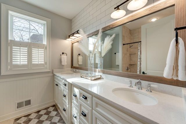 N39W23612 Grey Fox COURT, Pewaukee, WI 53072