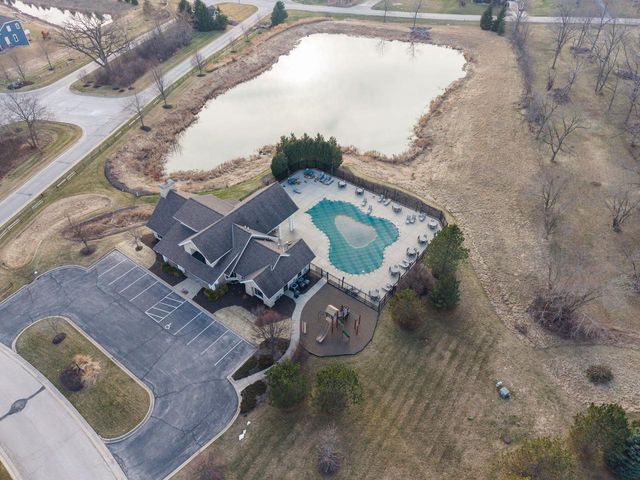 N39W23612 Grey Fox COURT, Pewaukee, WI 53072