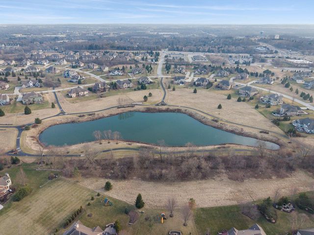 N39W23612 Grey Fox COURT, Pewaukee, WI 53072