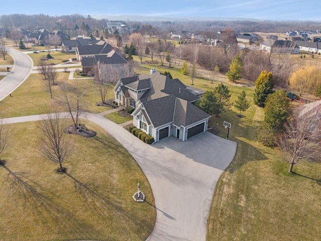 N39W23612 Grey Fox COURT, Pewaukee, WI 53072