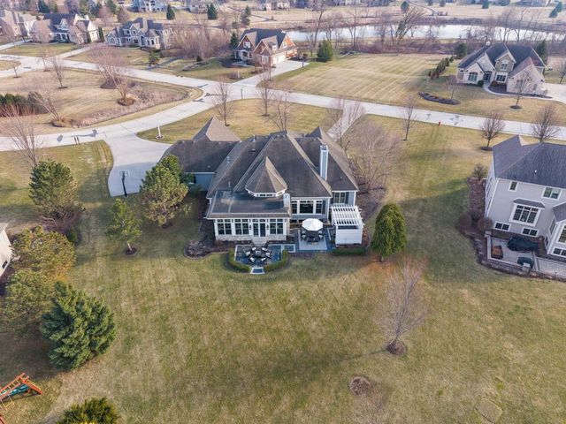 N39W23612 Grey Fox COURT, Pewaukee, WI 53072