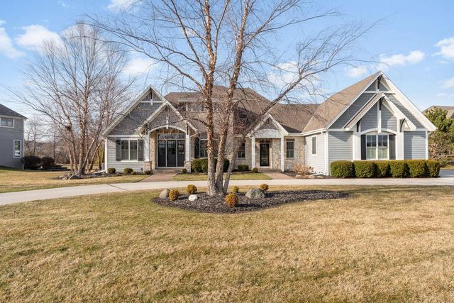 N39W23612 Grey Fox COURT, Pewaukee, WI 53072