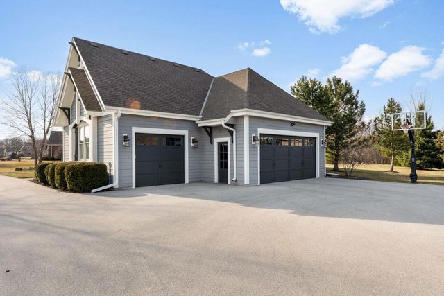 N39W23612 Grey Fox COURT, Pewaukee, WI 53072