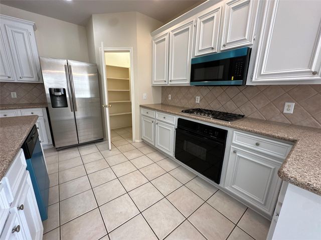 16207 Waiting Spring Circle, Houston, TX 77095