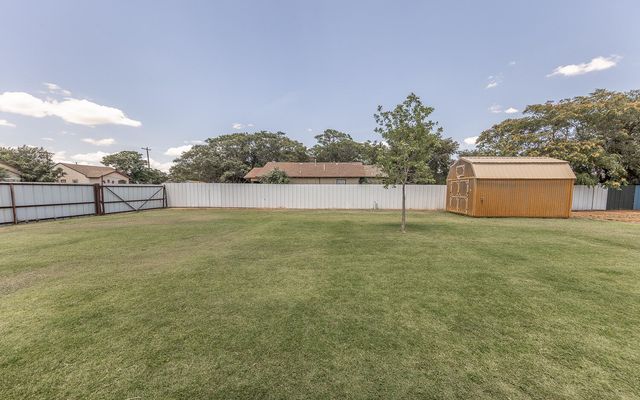 450 S 12th Street, Slaton, TX 79364