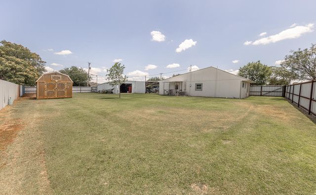 450 S 12th Street, Slaton, TX 79364