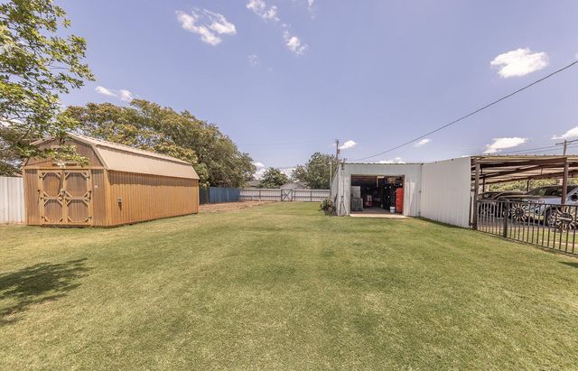 450 S 12th Street, Slaton, TX 79364