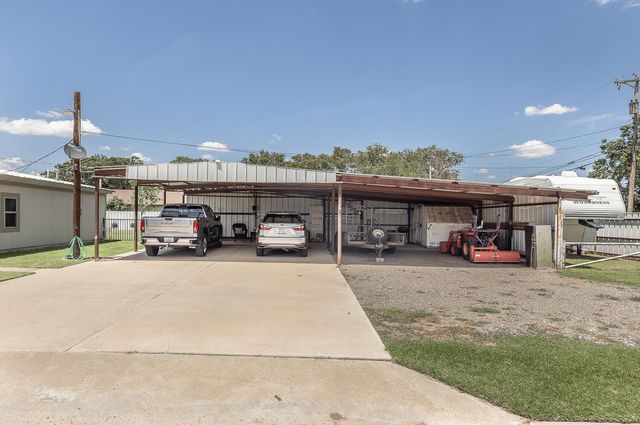 450 S 12th Street, Slaton, TX 79364