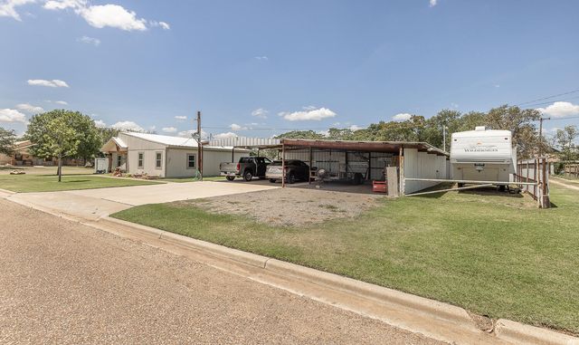 450 S 12th Street, Slaton, TX 79364