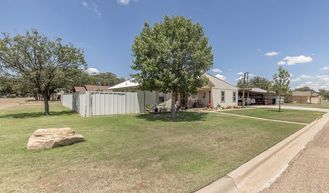 450 S 12th Street, Slaton, TX 79364
