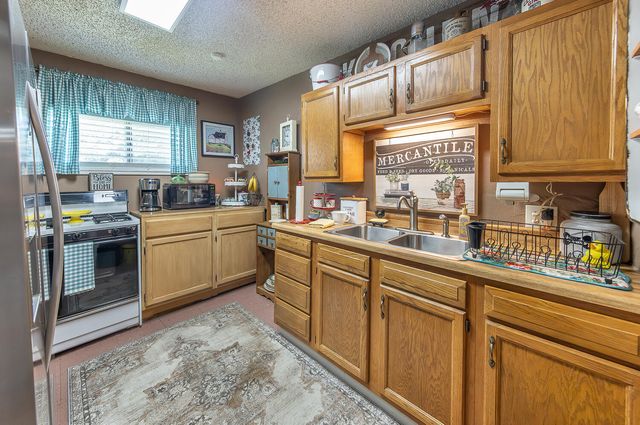 450 S 12th Street, Slaton, TX 79364