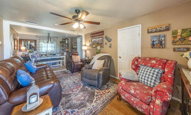 450 S 12th Street, Slaton, TX 79364