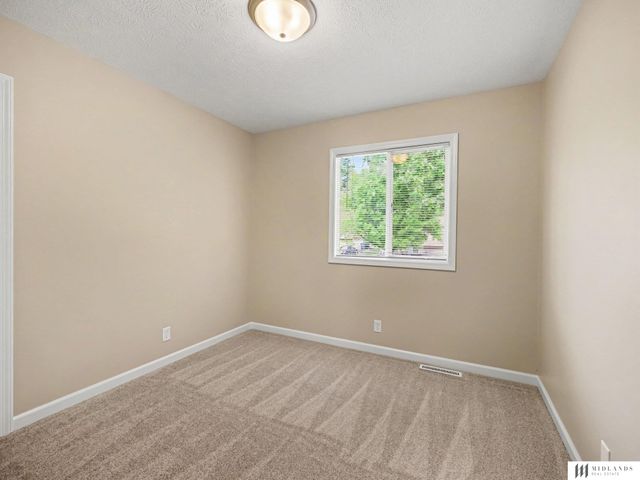 12711 Larimore Avenue, Omaha, NE 68164