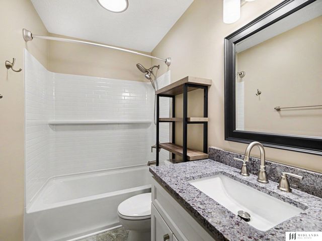 12711 Larimore Avenue, Omaha, NE 68164