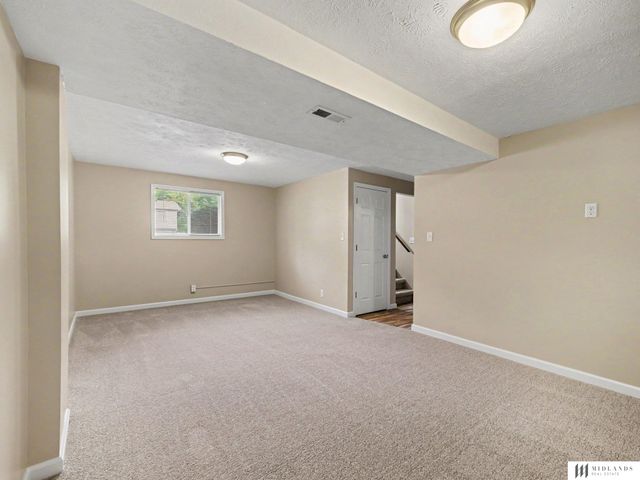 12711 Larimore Avenue, Omaha, NE 68164