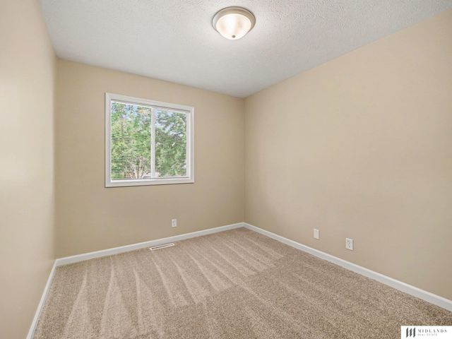 12711 Larimore Avenue, Omaha, NE 68164