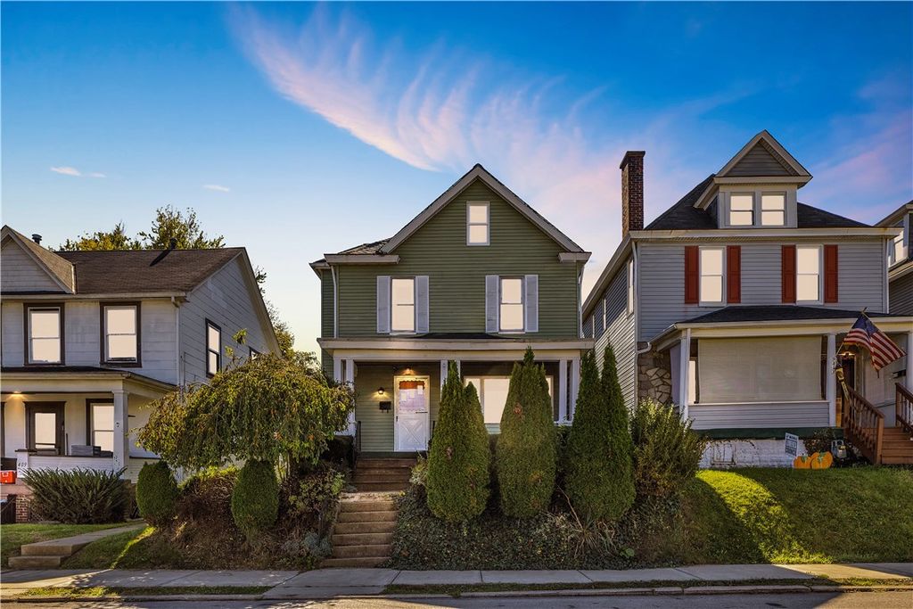 411 Franklin Ave, Ellwood City, PA 16117