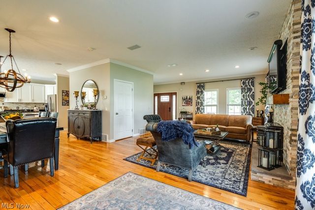 6325 Brecksville Road, Independence, OH 44131