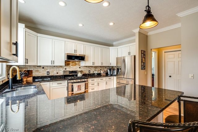 6325 Brecksville Road, Independence, OH 44131